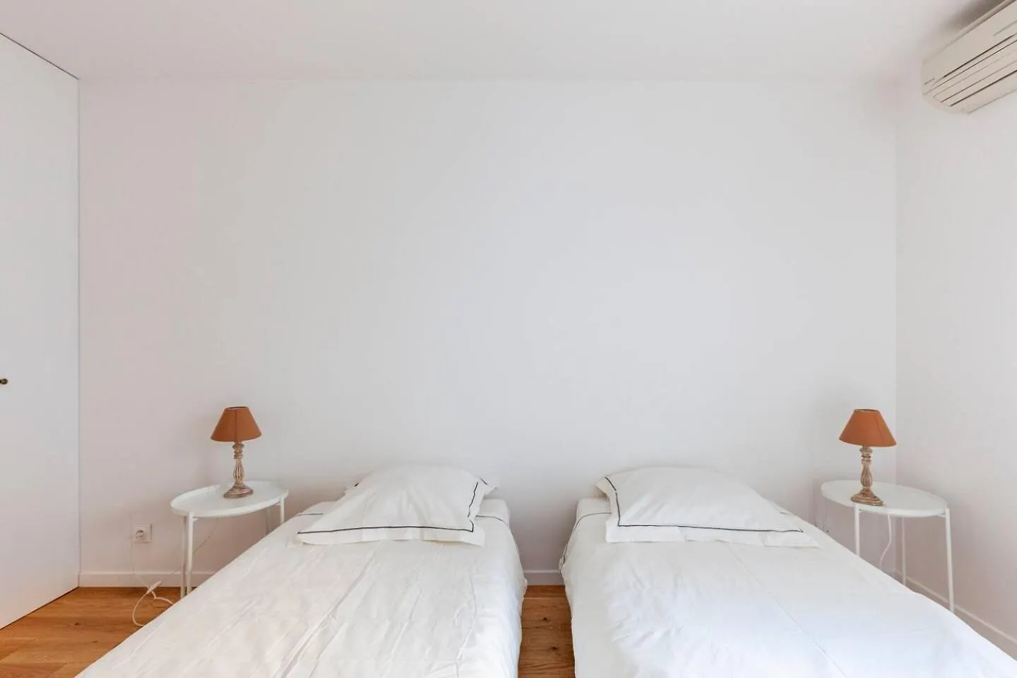 3 Bedroom Flat Close Montmartre Apartment *