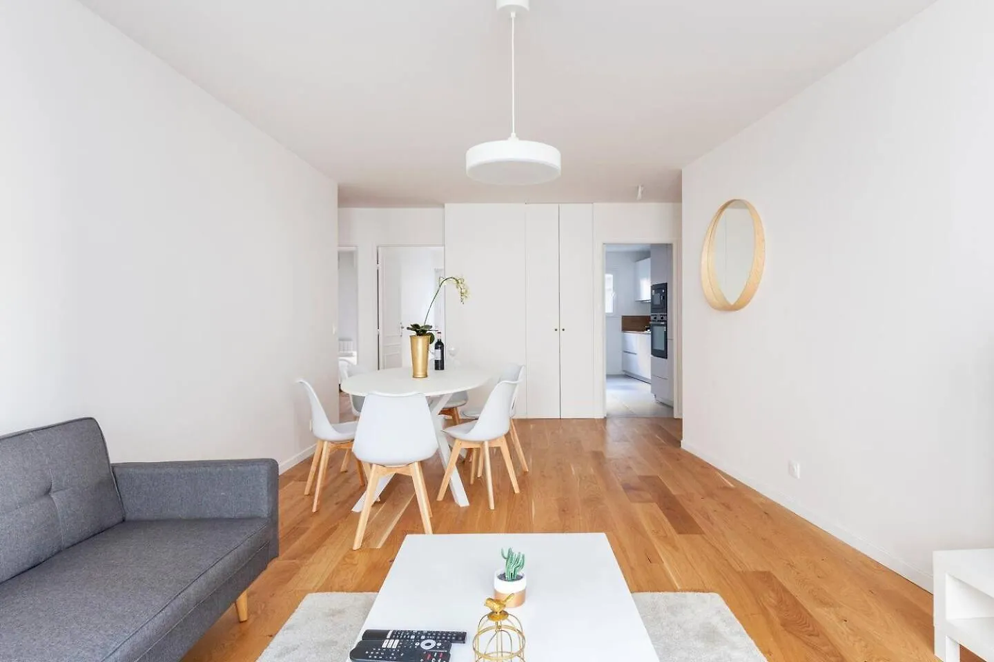 3 Bedroom Flat Close Montmartre