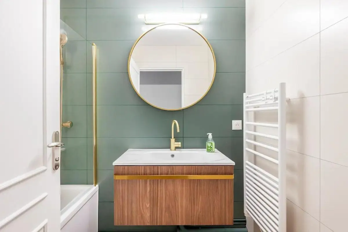 3 Bedroom Flat Close Montmartre Paris