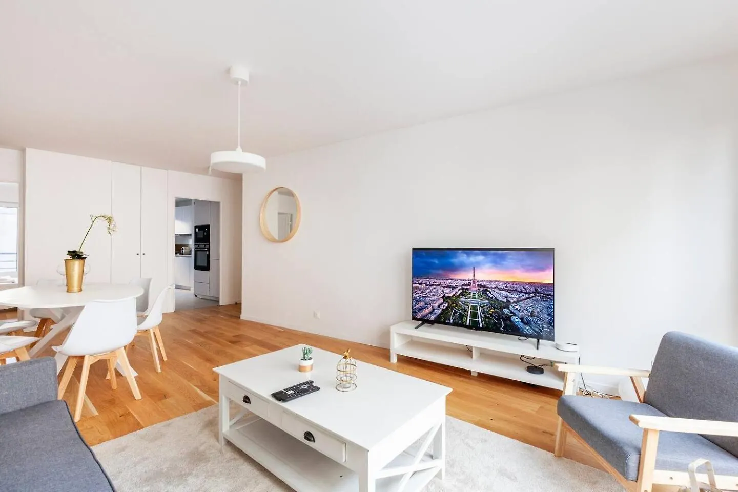 3 Bedroom Flat Close Montmartre * Parijs