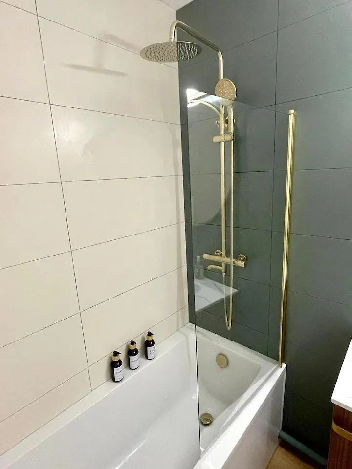 3 Bedroom Flat Close Montmartre Appartement Parijs